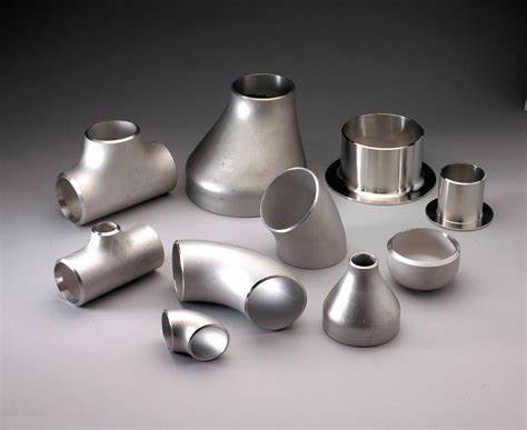 What is the difference between stainless steel pipe fittings and industrial stainless steel pipe fittings