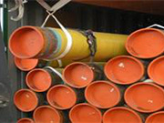 What are the characteristics of carbon steel pipes