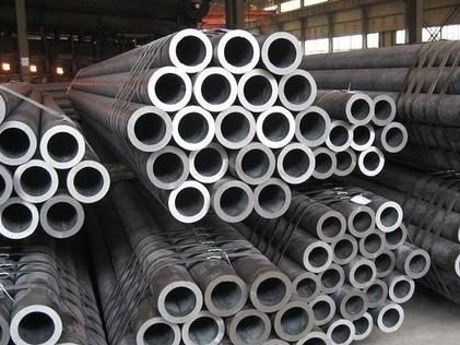 Straightness of steel pipe