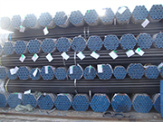 What are the differences between seamless steel pipes and welded steel pipes